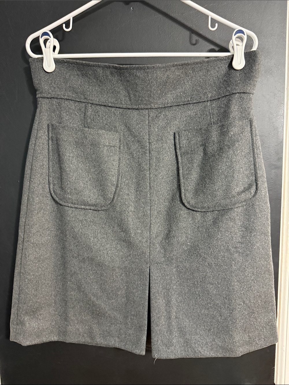 Ann Taylor Wool Blend Mini Skirt Size: 8 Length: 21”